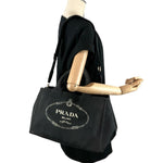 Load image into Gallery viewer, 【中古】プラダ PRADA カナパ トートバッグ 大きめ ロゴ キャンバス ブラック 黒 i0606aq002190
