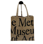 将图片加载到图库查看器，【中古】ザ・メトロポリタン The Metropolitan Museum of Art トートバッグ ベージュ ロゴ入り レディース カジュアルバッグ i1124tq0263
