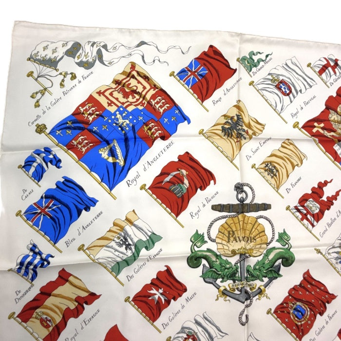 【中古】エルメス HERMES スカーフ カレ90 旗 おしゃれ シルク ホワイト ブルー レッド イエロー グリーン i0515lq014132