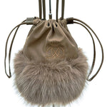 画像をギャラリービューアに読み込む, 【中古】Drawer ドゥロワー ノベルティ ファー付き 巾着 ショルダーバッグ i1117a00510
