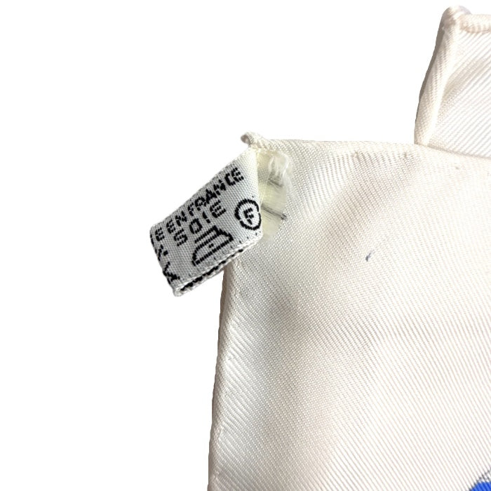 【中古】エルメス HERMES スカーフ カレ90 旗 おしゃれ シルク ホワイト ブルー レッド イエロー グリーン i0515lq014132