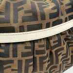 画像をギャラリービューアに読み込む, 【中古】フェンディ FENDI ショルダーバッグ ズッカ柄 白縁 パイピング 大きめ ブラウン ホワイト i0413oq005400
