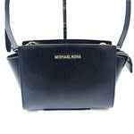 Load image into Gallery viewer, 【中古】マイケルコース MICHAEL KORS ショルダーバッグ シンプル ゴールド金具 ブラック 黒 h0305wq02649
