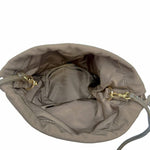 Load image into Gallery viewer, 【中古】ドゥロワー Drawer ノベルティ 巾着ショルダーバッグ ファー付き ベージュ ロゴ刺繍 非売品 i1222h00611
