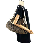 画像をギャラリービューアに読み込む, 【中古】フェンディ FENDI ショルダーバッグ ズッカ柄 白縁 パイピング 大きめ ブラウン ホワイト i0413oq005400

