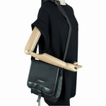 Load image into Gallery viewer, 【中古】バーバリー BURBERRY  ショルダーバッグ メンズ ロゴプレート 斜め掛け i1124tq01840
