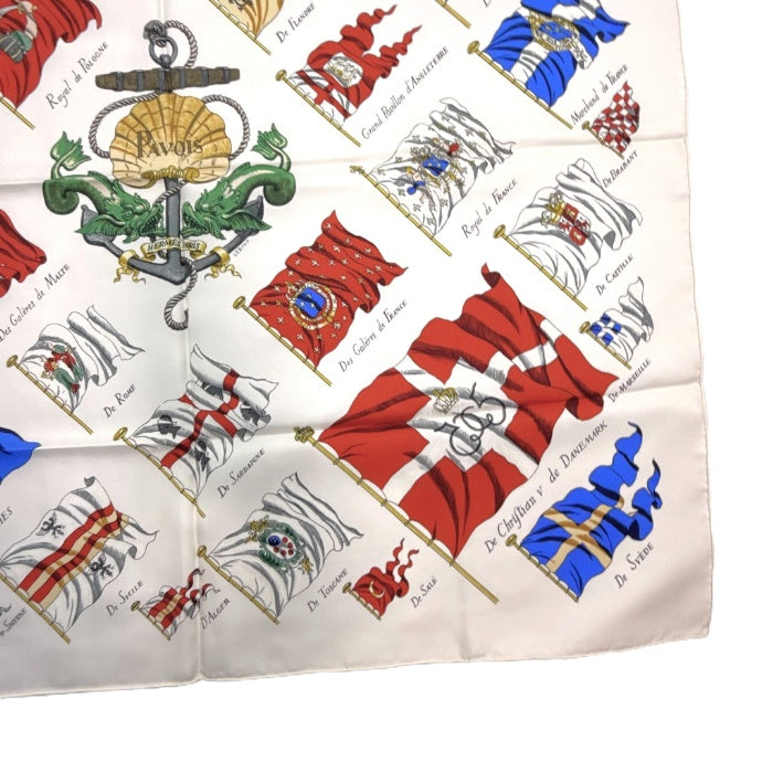 【中古】エルメス HERMES スカーフ カレ90 旗 おしゃれ シルク ホワイト ブルー レッド イエロー グリーン i0515lq014132
