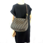 画像をギャラリービューアに読み込む, 【中古】フェンディ FENDI ワンショルダーバッグ ズッカ柄 FFロゴ 人気 軽量 ブラウン系 i0413oq015382
