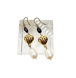 Load image into Gallery viewer, 【中古】Vivienne Westwood ヴィヴィアンウエストウッド オーブ ピアス ゴールド パール 箱付き レディース j0405oq00830
