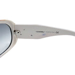 Load image into Gallery viewer, 【中古】シャネル CHANEL サングラス 5113 フラワーモチーフ ココマーク 白 ネイビー j0215pq02193
