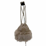 Load image into Gallery viewer, 【中古】ドゥロワー Drawer ノベルティ 巾着ショルダーバッグ ファー付き ベージュ ロゴ刺繍 非売品 i1222h00611
