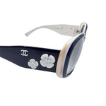 Load image into Gallery viewer, 【中古】シャネル CHANEL サングラス 5113 フラワーモチーフ ココマーク 白 ネイビー j0215pq02193

