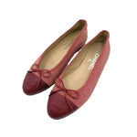 Load image into Gallery viewer, 【中古】シャネル CHANEL フラットシューズ キャンバス レザー リボン くすみレッド 赤系 i0627aq008185
