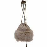 Load image into Gallery viewer, 【中古】ドゥロワー Drawer ノベルティ 巾着ショルダーバッグ ファー付き ベージュ ロゴ刺繍 非売品 i1222h00611
