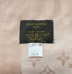 画像をギャラリービューアに読み込む, 【中古】ルイヴィトン Louis Vuitton モノグラム 大判ショール ピンク シルク j0213oq007205
