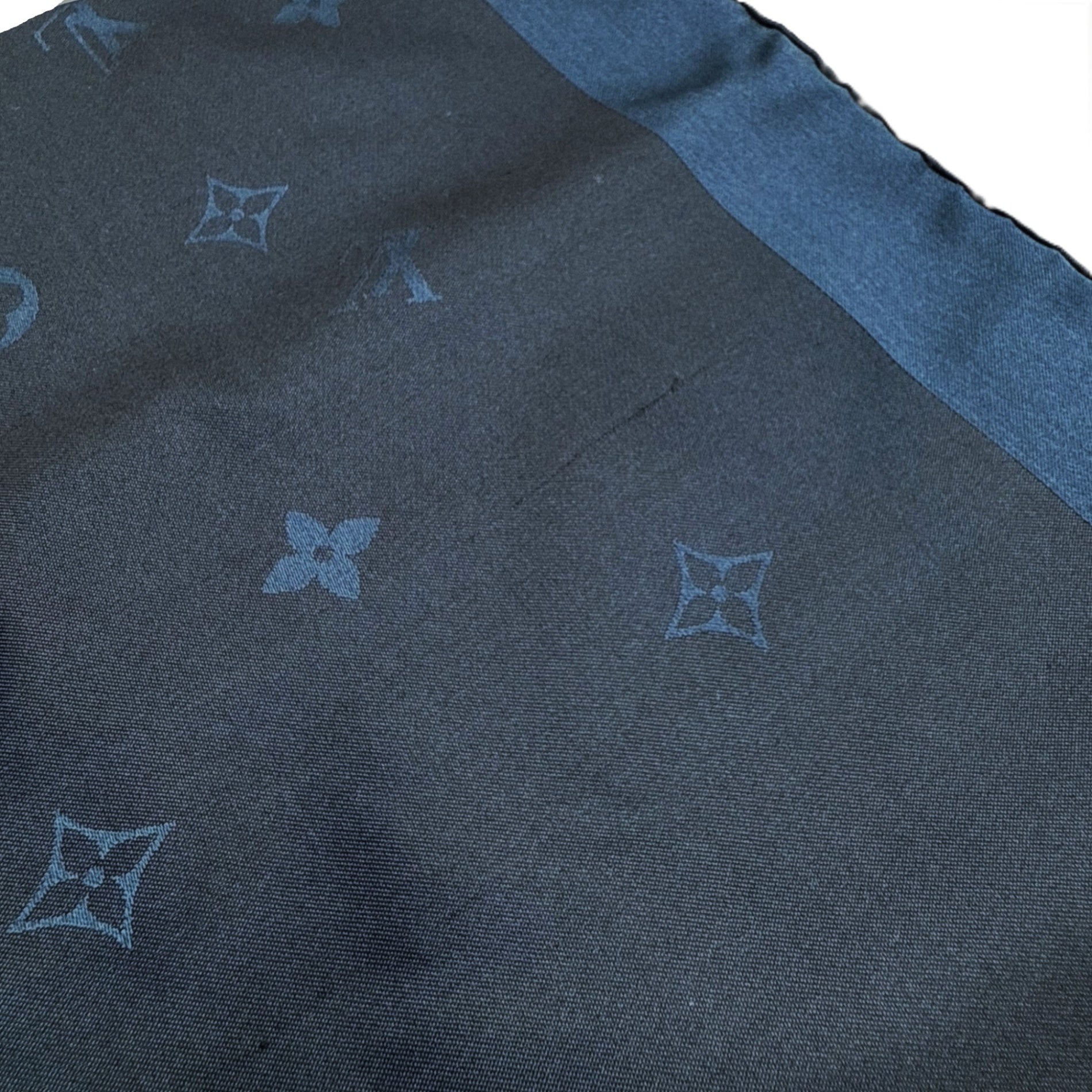 【中古】ルイヴィトン LOUIS VUITTON シルクスカーフ モノグラム 光沢 上品 ネイビー 紺 i0710lq003187