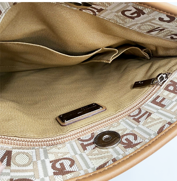 【中古】Salvatore Ferragamo フェラガモ ショルダーバッグ キャンバス ベージュ 斜めがけ ロゴ i0907oq02857