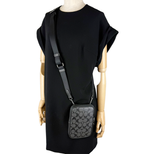 Load image into Gallery viewer, 【中古】COACH コーチ シグネチャー ショルダーバッグ ブラック グレー  レザー メンズ レディース クロスボディバッグ 斜め掛け j0405oq01692
