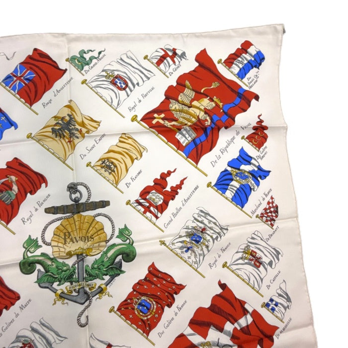 【中古】エルメス HERMES スカーフ カレ90 旗 おしゃれ シルク ホワイト ブルー レッド イエロー グリーン i0515lq014132