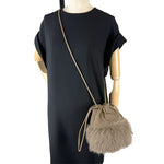 画像をギャラリービューアに読み込む, 【中古】Drawer ドゥロワー ノベルティ ファー付き 巾着 ショルダーバッグ i1117a00510
