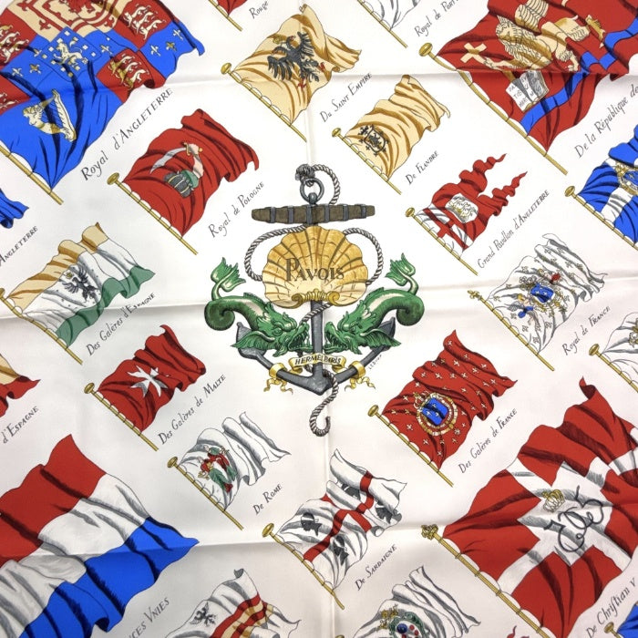 【中古】エルメス HERMES スカーフ カレ90 旗 おしゃれ シルク ホワイト ブルー レッド イエロー グリーン i0515lq014132