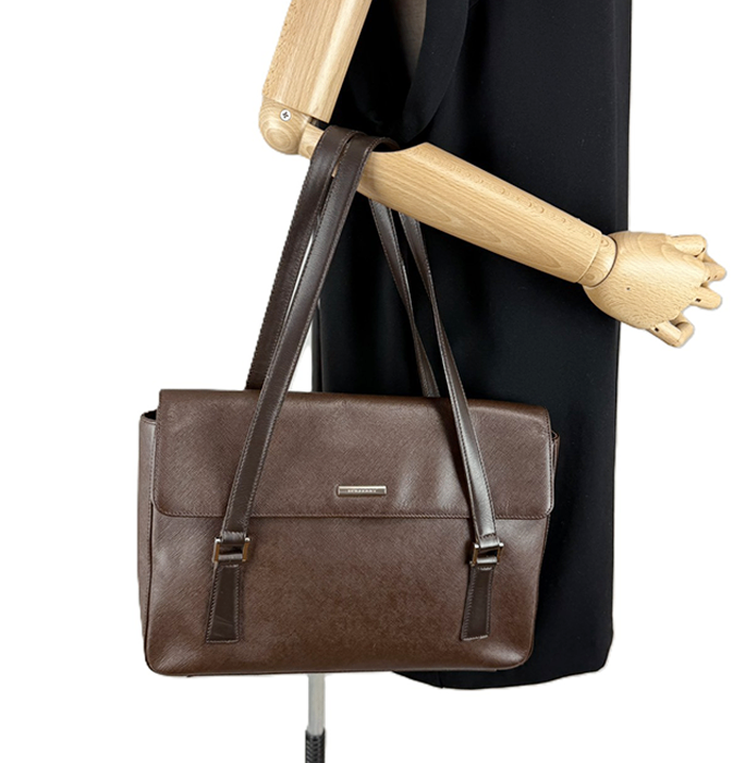 【中古】BURBERRY バーバリー レザー ハンドバッグ A4可 ビジネス 通勤 ロゴプレート トートバッグ i0922lq00393