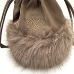 将图片加载到图库查看器，【中古】ドゥロワー Drawer ノベルティポーチ 巾着 ファー ロゴ刺しゅう 2way カーキブラウン i0811y00112
