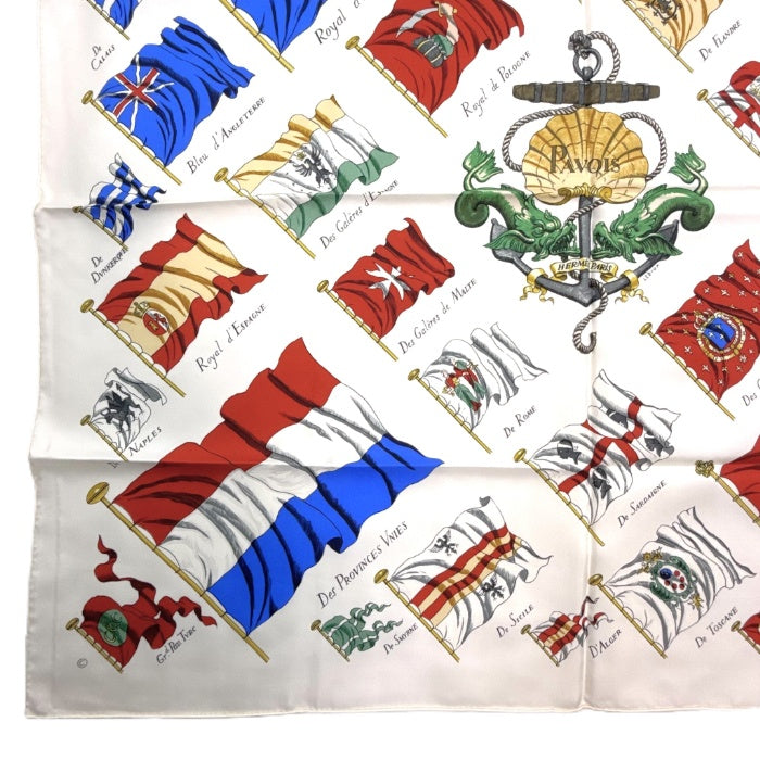 【中古】エルメス HERMES スカーフ カレ90 旗 おしゃれ シルク ホワイト ブルー レッド イエロー グリーン i0515lq014132