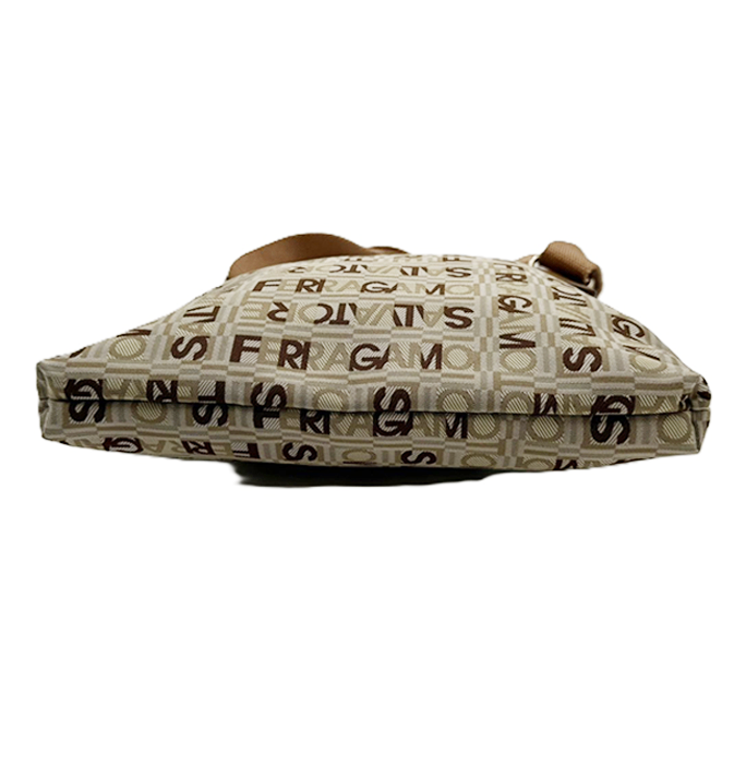 【中古】Salvatore Ferragamo フェラガモ ショルダーバッグ キャンバス ベージュ 斜めがけ ロゴ i0907oq02857