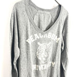 Load image into Gallery viewer, 【中古】ヴェネルタニットウェア VENERTA knitwear ニット トラ柄 タイガー ロゴ Vネック ライトグレー ホワイト h0626a007
