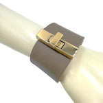 Load image into Gallery viewer, 【中古】メゾンボワネ MAISON BOINET レザーブレスレット ワイドバングル 上質 ゴールド グレージュ i0619wq01110
