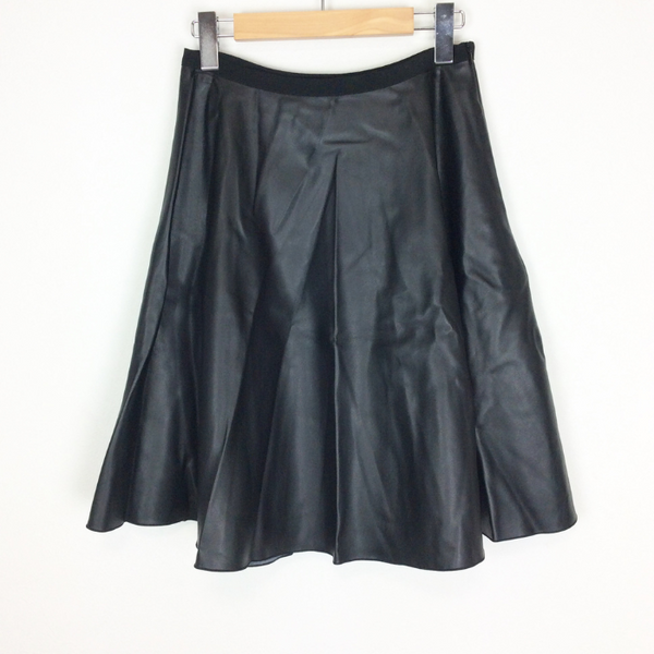 11,945円フォクシー FOXEY スカート フェイクレザー フレアスカート 黒
